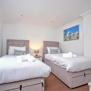 cosy-2-bedroom-apartment-flat-3-queens-square-brighton.brighton-hotels-england.com/