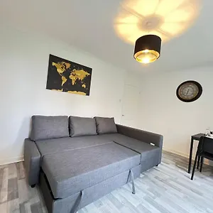 2 Bed Flat In Canary Wharf London
