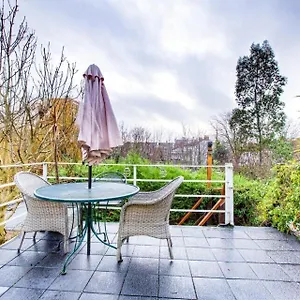 Entire With Private Parking And Balcony Southend-on-Sea